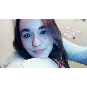 Meet your Posher, Selena